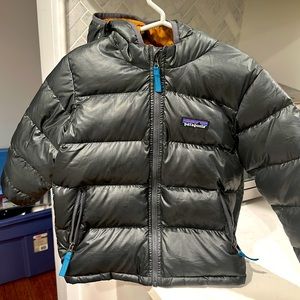 Virtually new. Patagonia 3T hi-loft down sweater hoody.